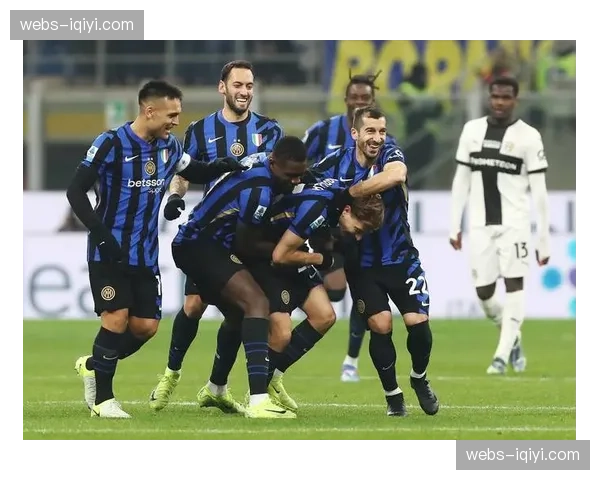 特写:职业生涯末期的本·阿尔法在替补登场时收获的主客场球迷掌声 特写:职业生涯末期的本·阿尔法在替补登场时收获的主客场球迷掌声