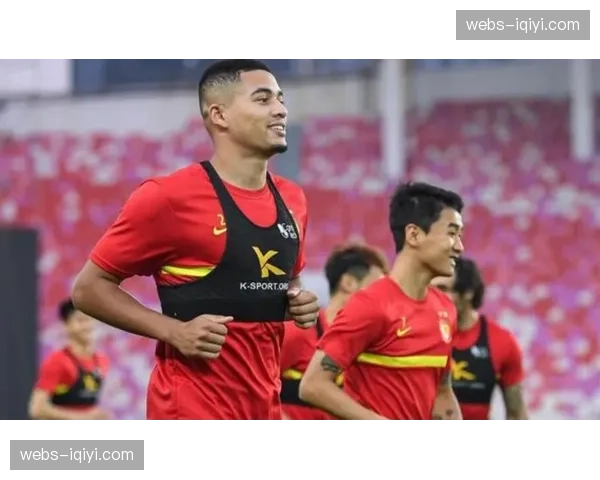 “战术分析：为何佛罗伦萨的传控在卡利亚里的密集防守面前效率低下”